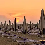 Seaside - Poolside Getaway Apartamento Bibione