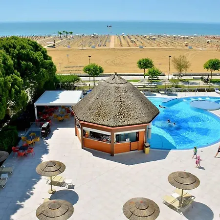 Seaside - Poolside Getaway *