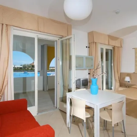 Seaside - Poolside Getaway 公寓 比比翁