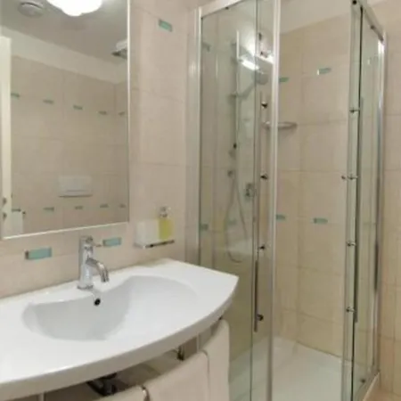 Seaside - Poolside Getaway *