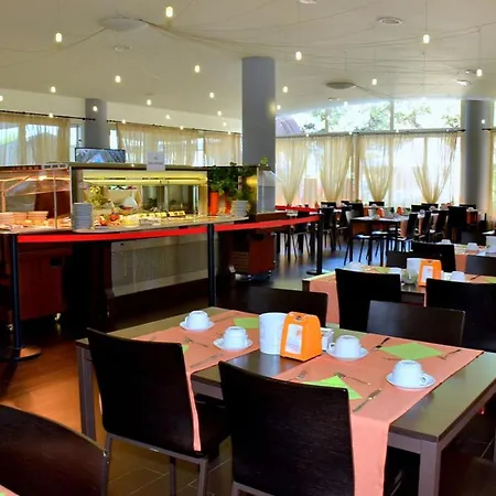 Seaside - Poolside Getaway 比比翁