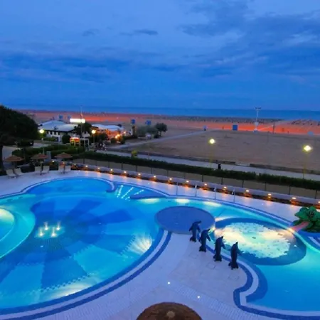 Seaside - Poolside Getaway *