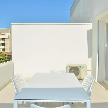 Seaside - Poolside Getaway Appartamento Bibione